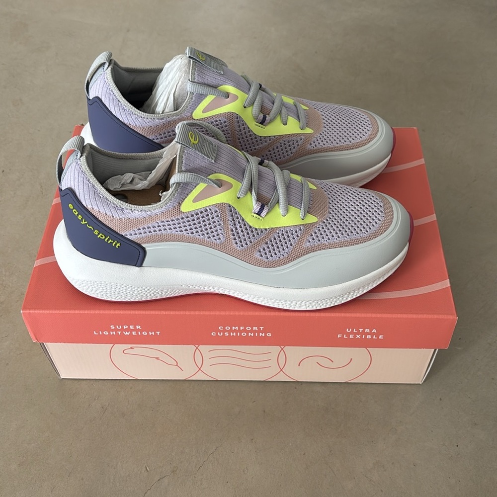 Sale!! NIB Easy Spirit Denise Austin Lifestyle / Walking Sneakers, size 9